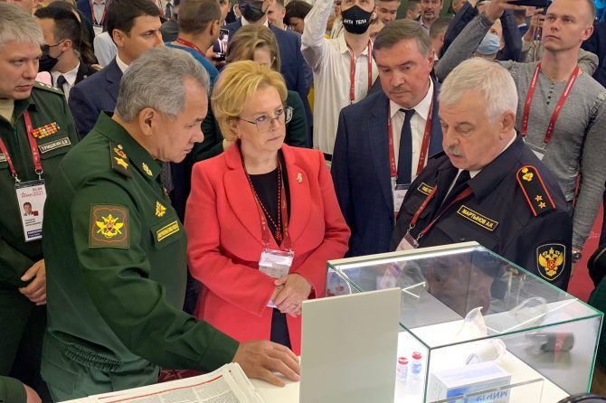 Министр обороны Российской Федерации Сергей Шойгу посетил экспозицию ФМБА России на Международном военно-техническом форуме «Армия 2021»