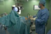  _500_https://www.vrach-travmatolog.ru/img/articles/artroskopiya-kolennogo-sustava---hirurg-volobuev-d-sml.jpg